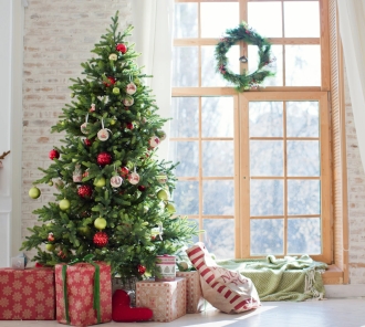 Photo of a bright room with a Christmas tree and gifts